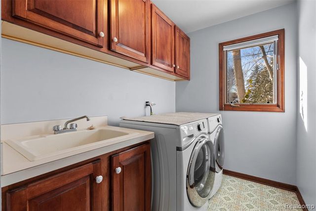 260 Forest Crest Drive, Commerce Twp, MI 48390