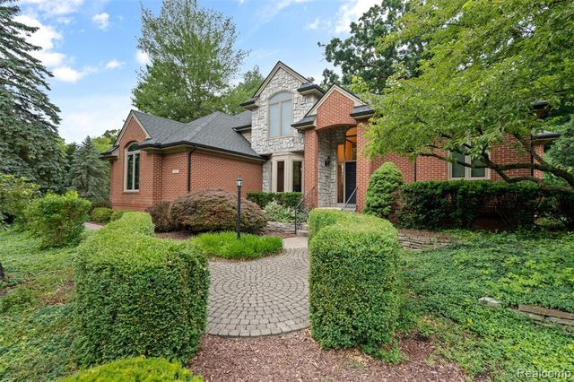 260 Forest Crest Drive, Commerce Twp, MI 48390