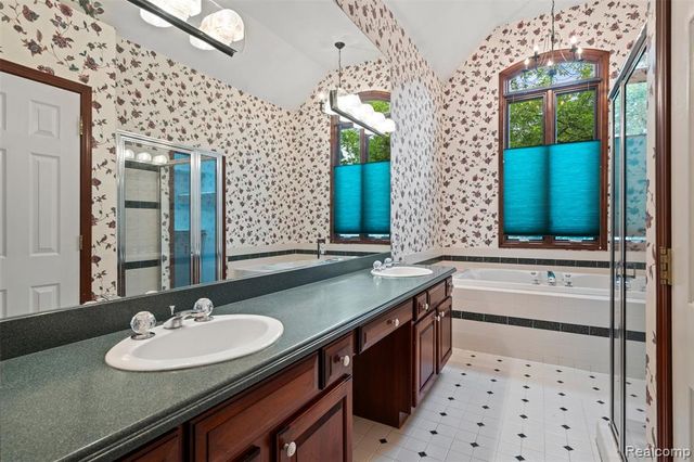 260 Forest Crest Drive, Commerce Twp, MI 48390