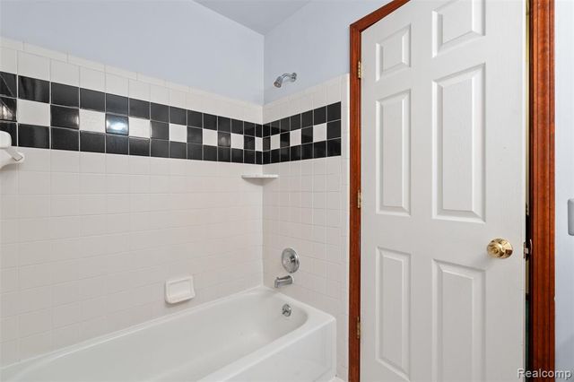 260 Forest Crest Drive, Commerce Twp, MI 48390