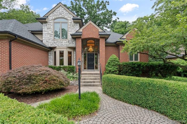 260 Forest Crest Drive, Commerce Twp, MI 48390