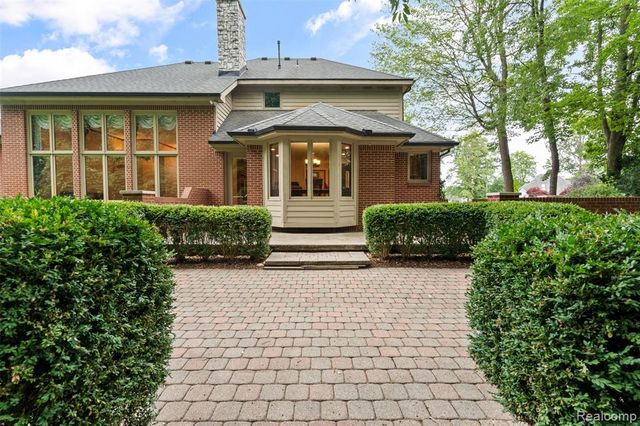 260 Forest Crest Drive, Commerce Twp, MI 48390