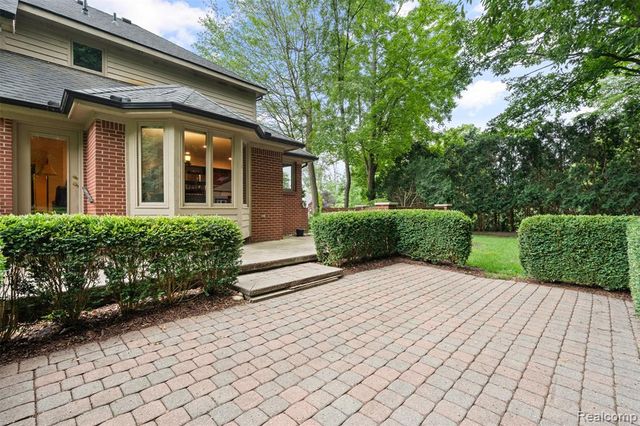 260 Forest Crest Drive, Commerce Twp, MI 48390