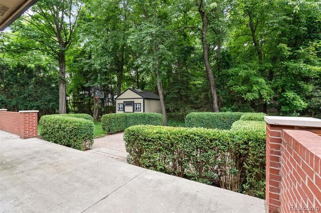 260 Forest Crest Drive, Commerce Twp, MI 48390