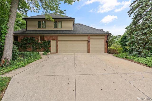 260 Forest Crest Drive, Commerce Twp, MI 48390