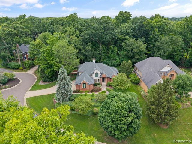 260 Forest Crest Drive, Commerce Twp, MI 48390