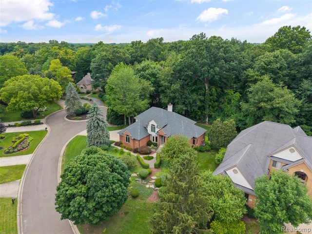 260 Forest Crest Drive, Commerce Twp, MI 48390