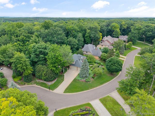 260 Forest Crest Drive, Commerce Twp, MI 48390