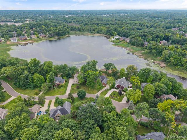 260 Forest Crest Drive, Commerce Twp, MI 48390