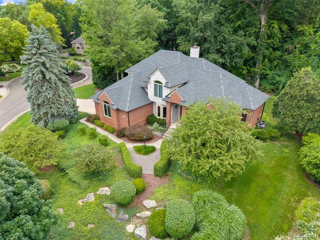 260 Forest Crest Drive, Commerce Twp, MI 48390