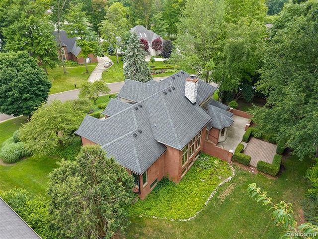 260 Forest Crest Drive, Commerce Twp, MI 48390