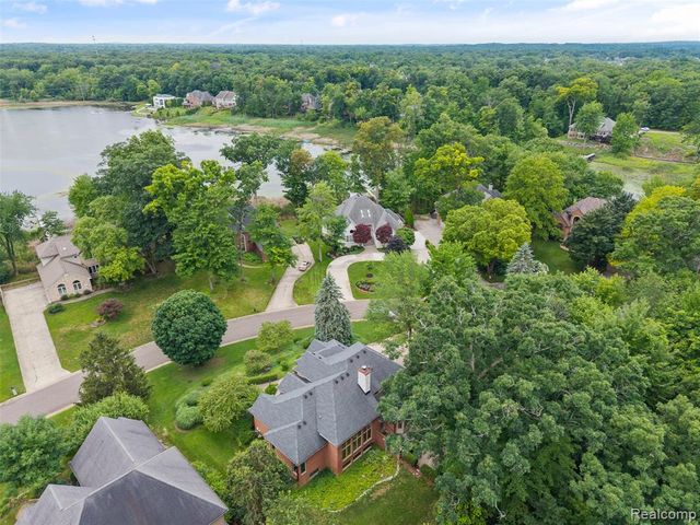 260 Forest Crest Drive, Commerce Twp, MI 48390