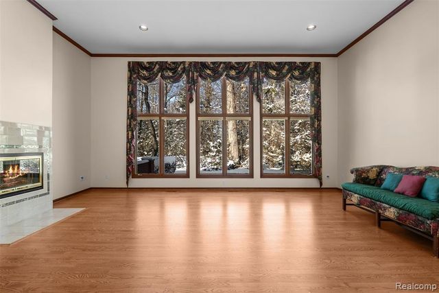 260 Forest Crest Drive, Commerce Twp, MI 48390