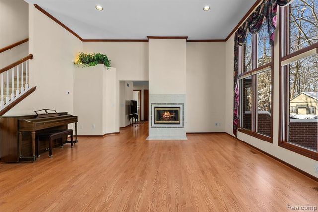 260 Forest Crest Drive, Commerce Twp, MI 48390