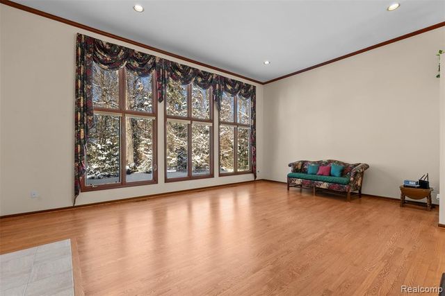 260 Forest Crest Drive, Commerce Twp, MI 48390