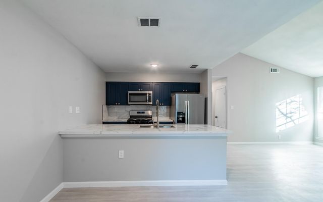 916 Sirocco DR Unit B, Austin, TX 78745