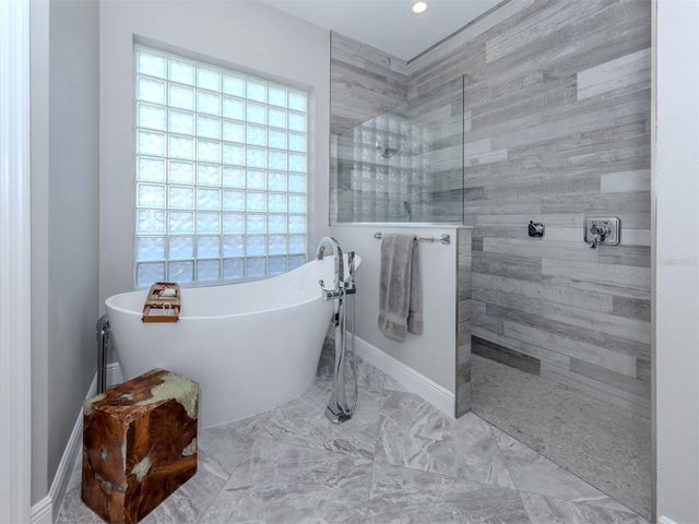 310 STONE BRIAR CREEK DRIVE, Venice, FL 34292