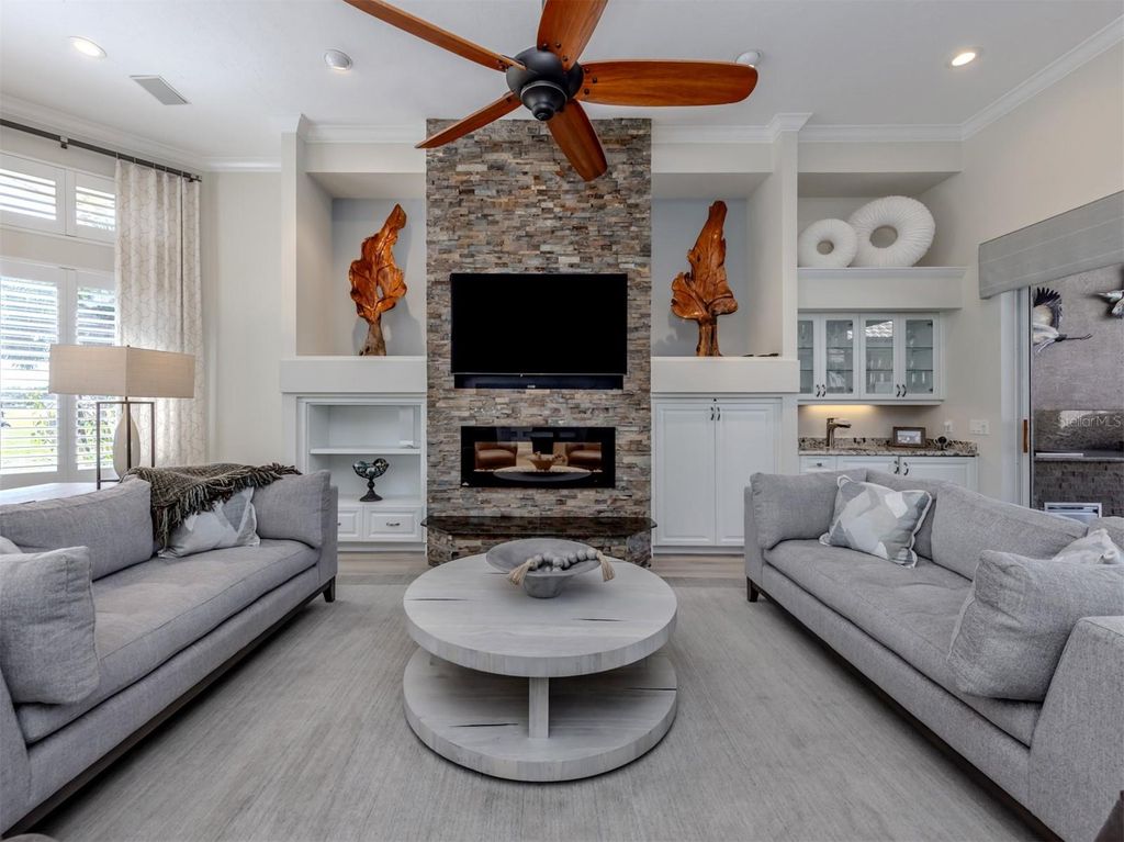 Image 13 of property listing at 310 STONE BRIAR CREEK DRIVE, Venice, FL 34292