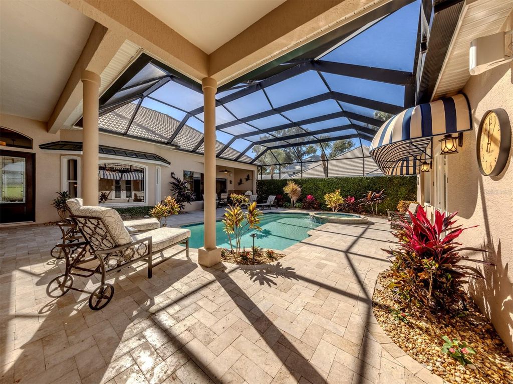 Image 15 of property listing at 310 STONE BRIAR CREEK DRIVE, Venice, FL 34292