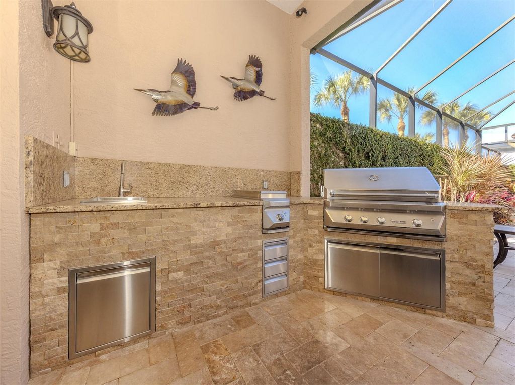 Image 18 of property listing at 310 STONE BRIAR CREEK DRIVE, Venice, FL 34292