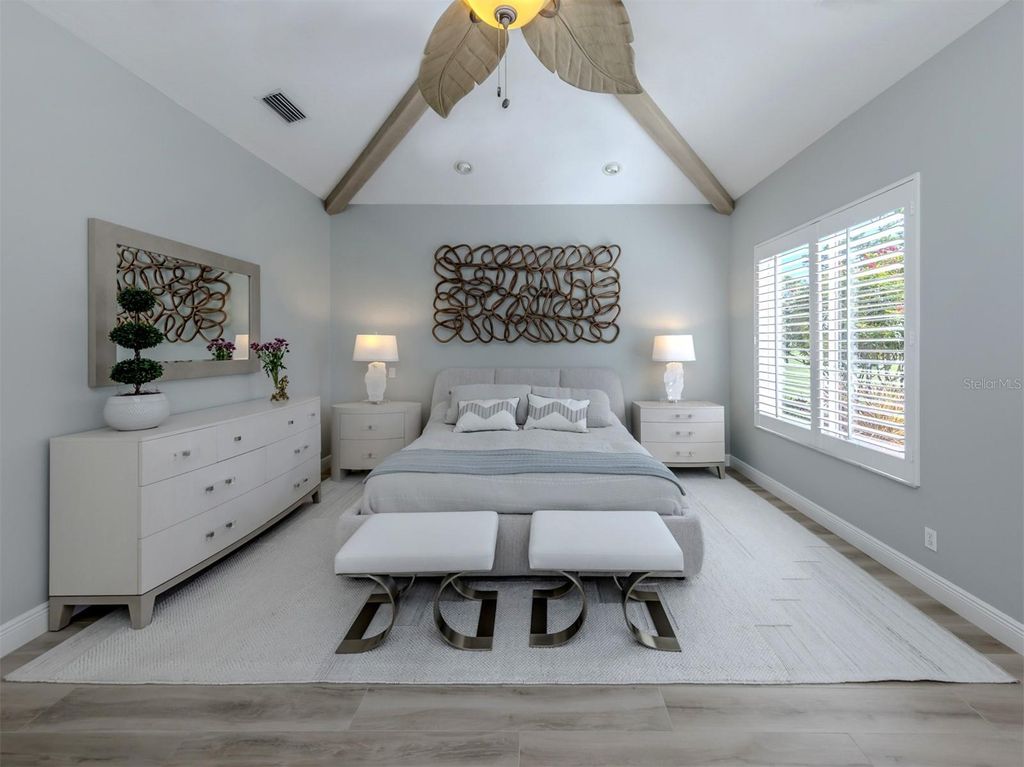 Image 19 of property listing at 310 STONE BRIAR CREEK DRIVE, Venice, FL 34292