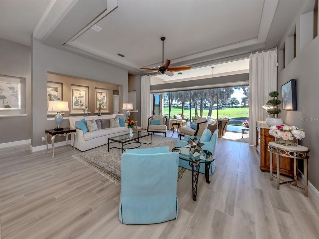 Image 3 of property listing at 310 STONE BRIAR CREEK DRIVE, Venice, FL 34292