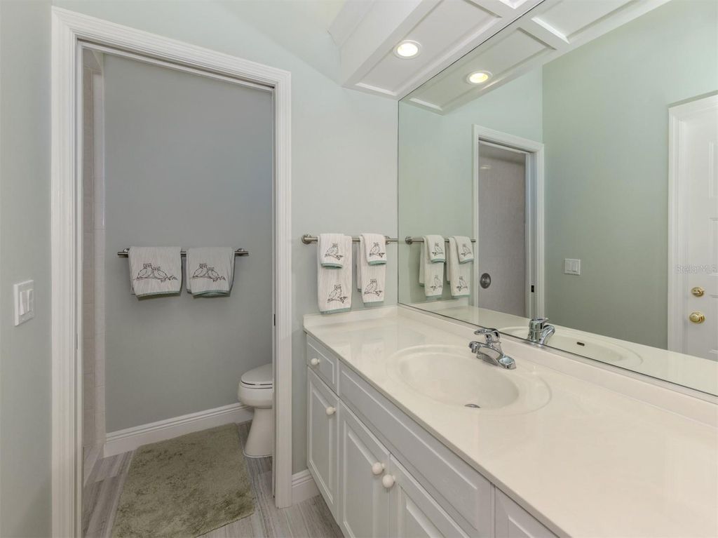 Image 33 of property listing at 310 STONE BRIAR CREEK DRIVE, Venice, FL 34292