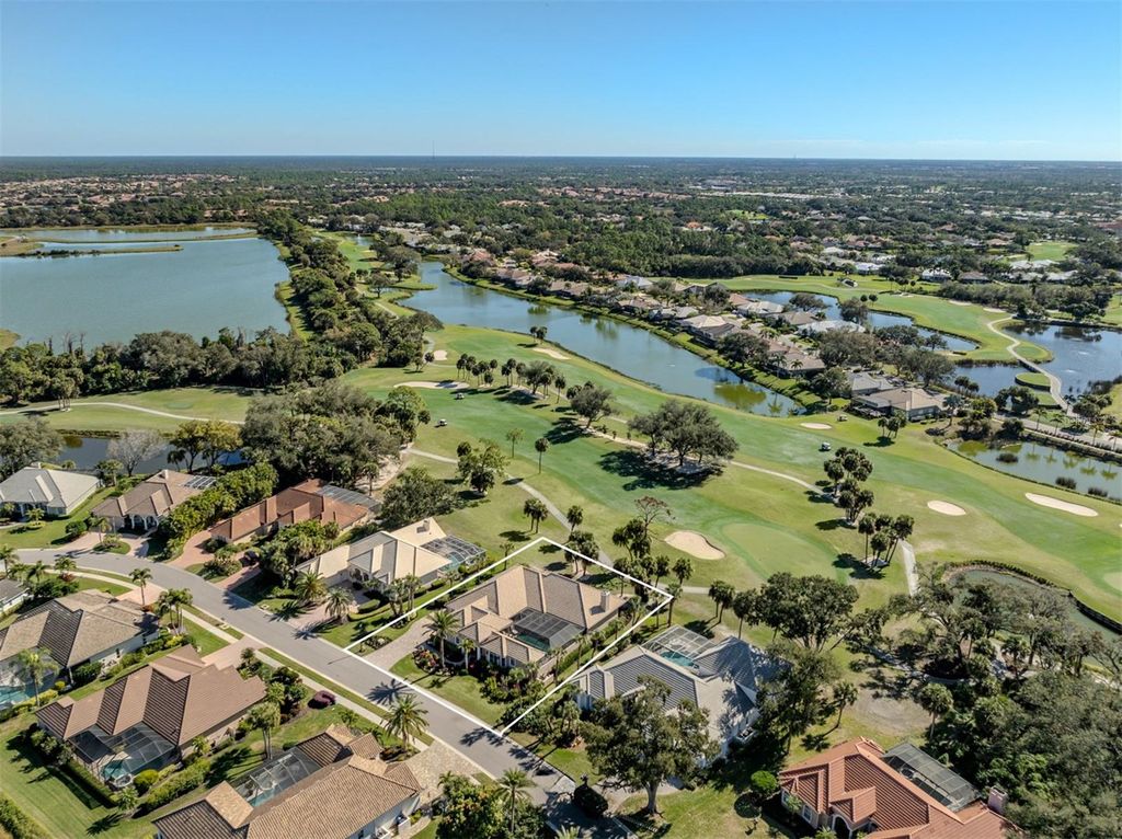 Image 38 of property listing at 310 STONE BRIAR CREEK DRIVE, Venice, FL 34292