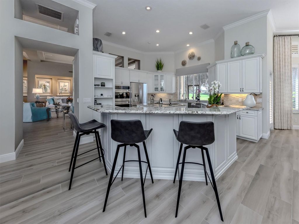 Image 7 of property listing at 310 STONE BRIAR CREEK DRIVE, Venice, FL 34292