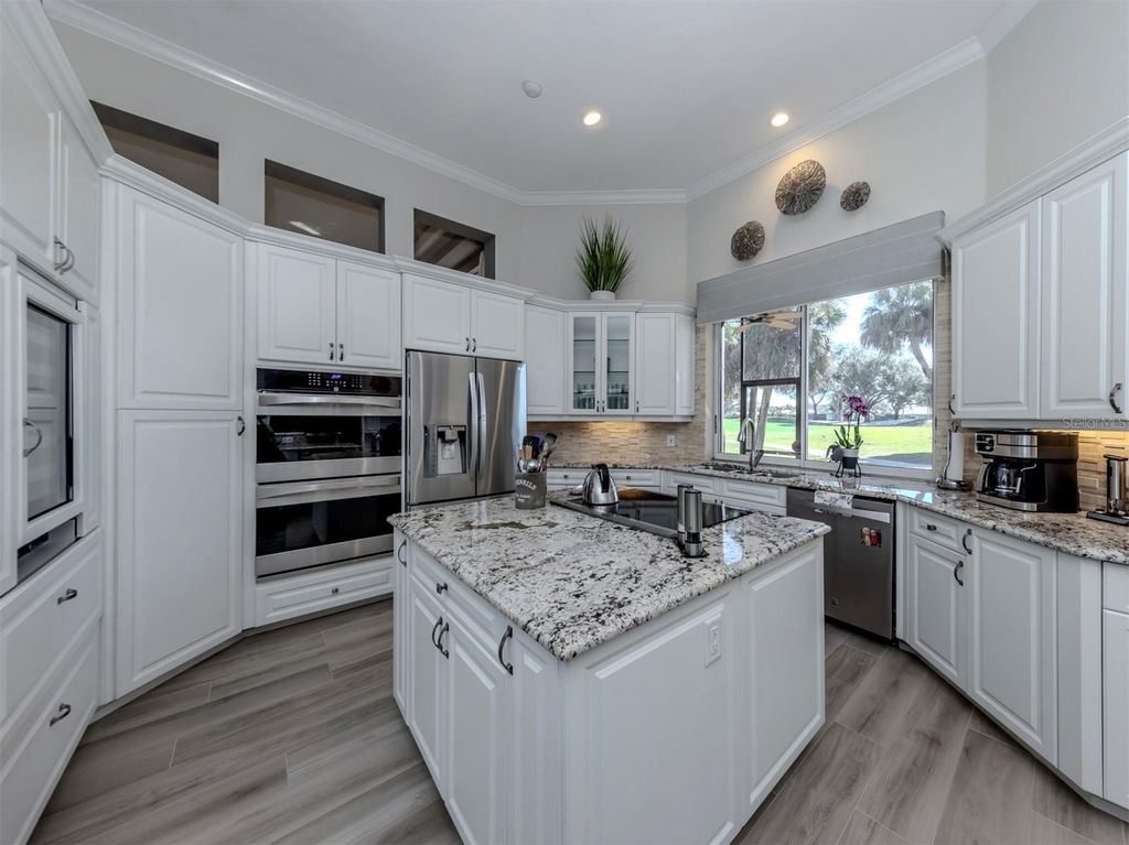 Image 9 of property listing at 310 STONE BRIAR CREEK DRIVE, Venice, FL 34292