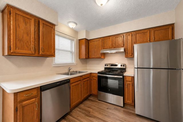 128 Hillside DR, Elgin, TX 78621