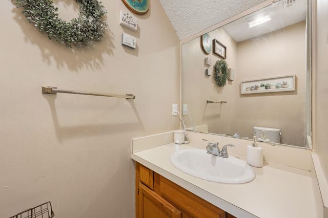 128 Hillside DR, Elgin, TX 78621