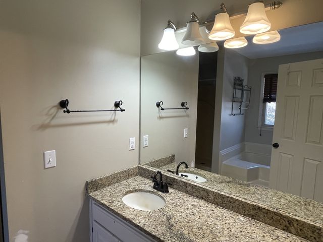 514 Lakeside Dr, Springfield, TN 37172