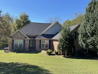 514 Lakeside Dr, Springfield, TN 37172