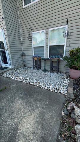342 Falling LN, Virginia Beach, VA 23454