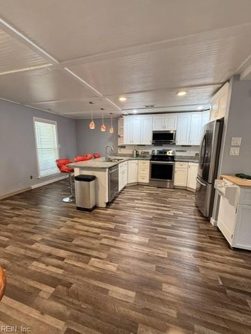 342 Falling LN, Virginia Beach, VA 23454