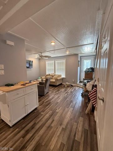 342 Falling LN, Virginia Beach, VA 23454