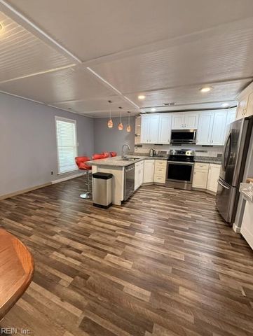 342 Falling LN, Virginia Beach, VA 23454