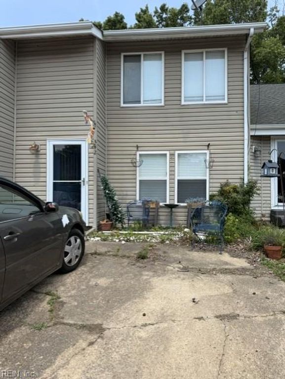 342 Falling LN, Virginia Beach, VA 23454