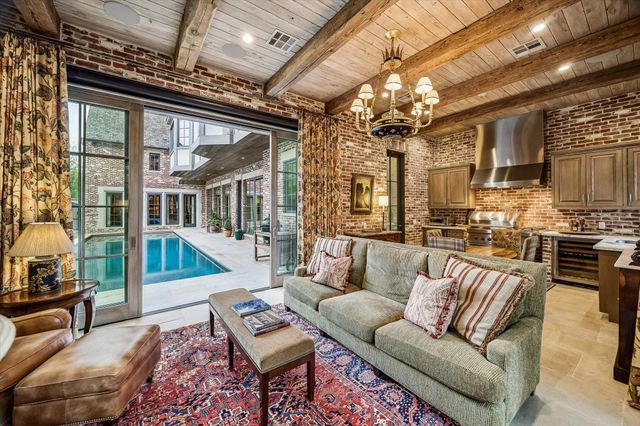 2158 Chilton Road, Houston, TX 77019