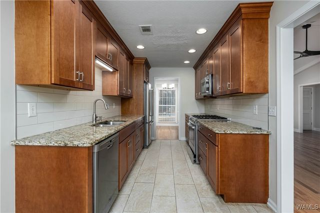 4146 4th E, Northport, AL 35473