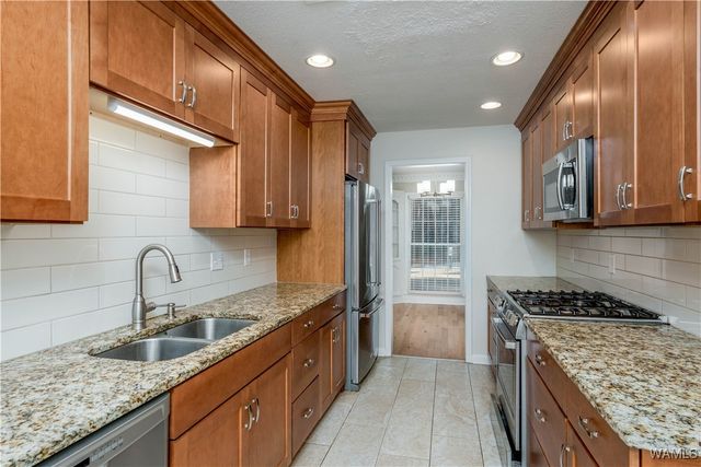 4146 4th E, Northport, AL 35473