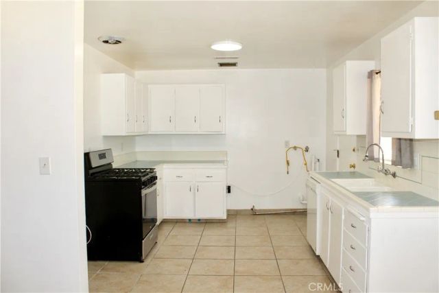 15975 Venango Road, Apple Valley, CA 92307