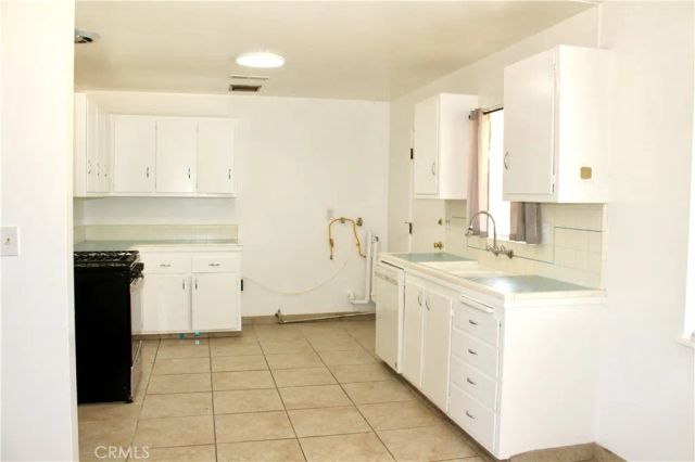 15975 Venango Road, Apple Valley, CA 92307