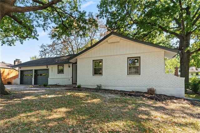 5507 W 98th Terrace, Overland Park, KS 66207