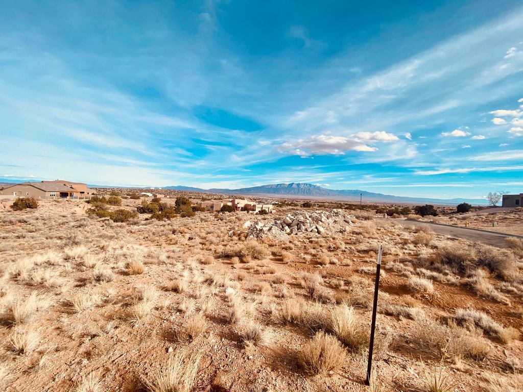 Image 4 of property listing at 2408 Desert Marigold Road NE, Rio Rancho, NM 87144
