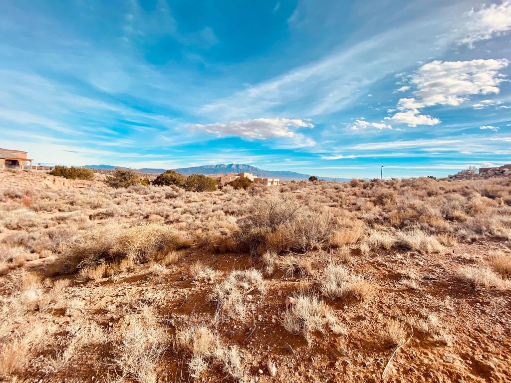 Image 5 of property listing at 2408 Desert Marigold Road NE, Rio Rancho, NM 87144