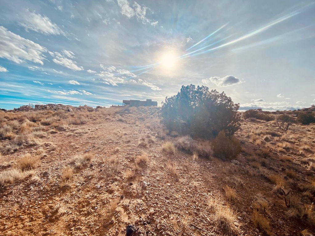 Image 6 of property listing at 2408 Desert Marigold Road NE, Rio Rancho, NM 87144