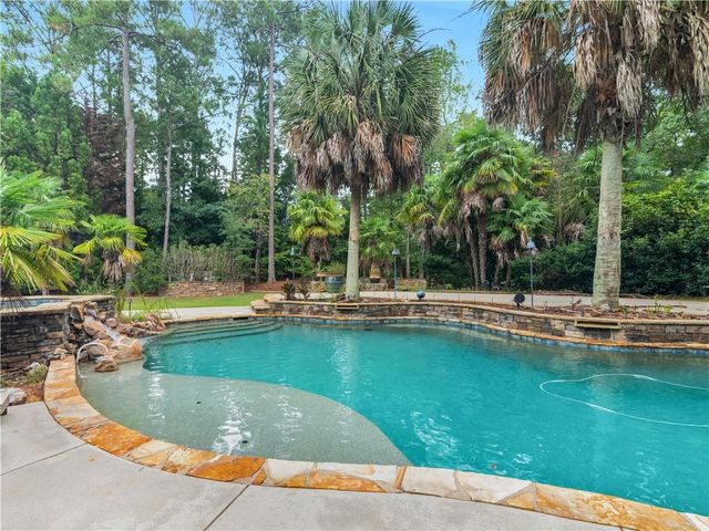 105 Whitestone Drive, Mcdonough, GA 30253