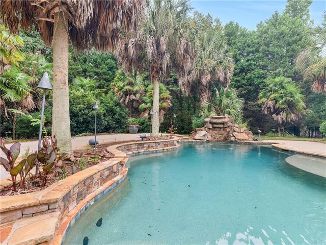 105 Whitestone Drive, Mcdonough, GA 30253